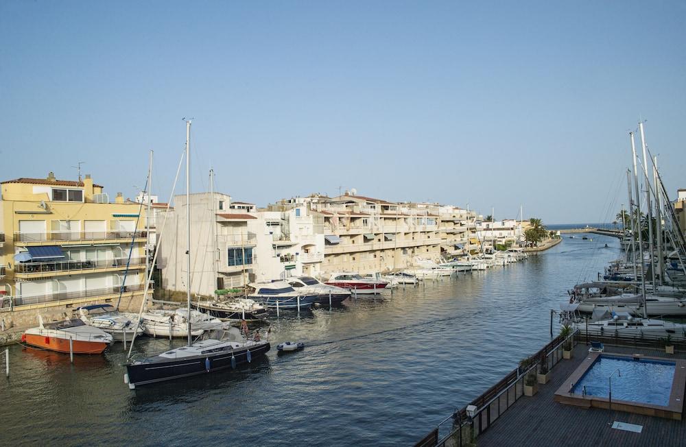Pierre & Vacances Empuriabrava Marina Экстерьер фото